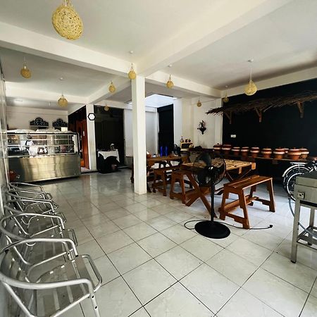 Ramlyn Guesthouse & Restaurant Negombo Exterior foto