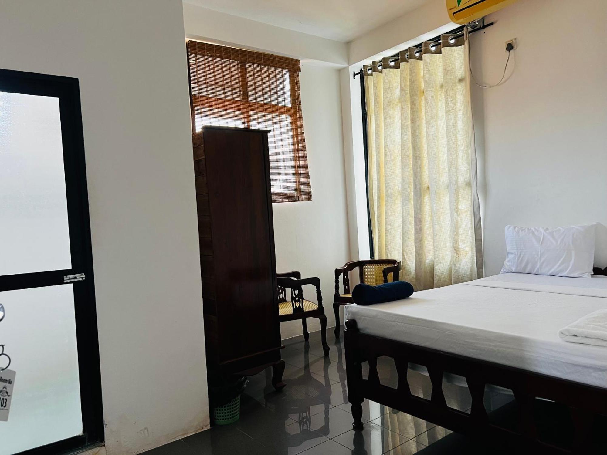 Ramlyn Guesthouse & Restaurant Negombo Exterior foto